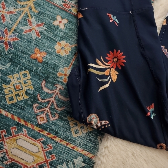 Athleta Blue Floral Leggings Small 871109-00 - Picture 3 of 7